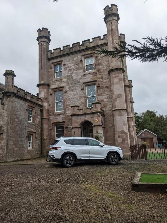 Langhouse Castle Bed And Breakfast Inverkip エクステリア 写真